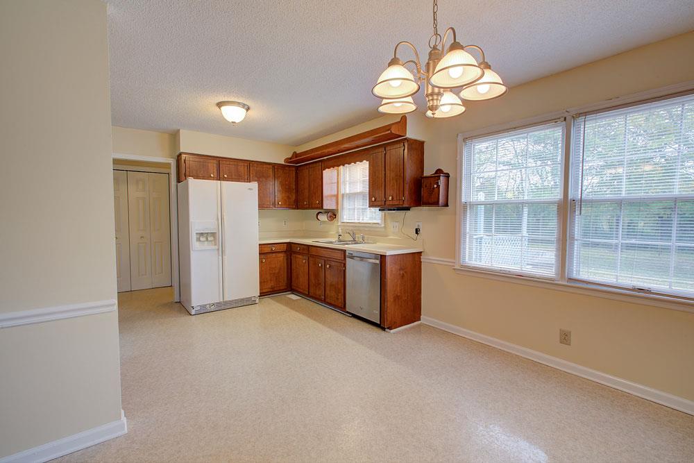 256 Pleasant Run Road Smyrna, TN 37167 - Photo 10 of 28 Spacious eat-in kitchen