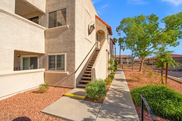 $1,375 | 101 Luna Way, Unit 210, Las Vegas, NV 89145
