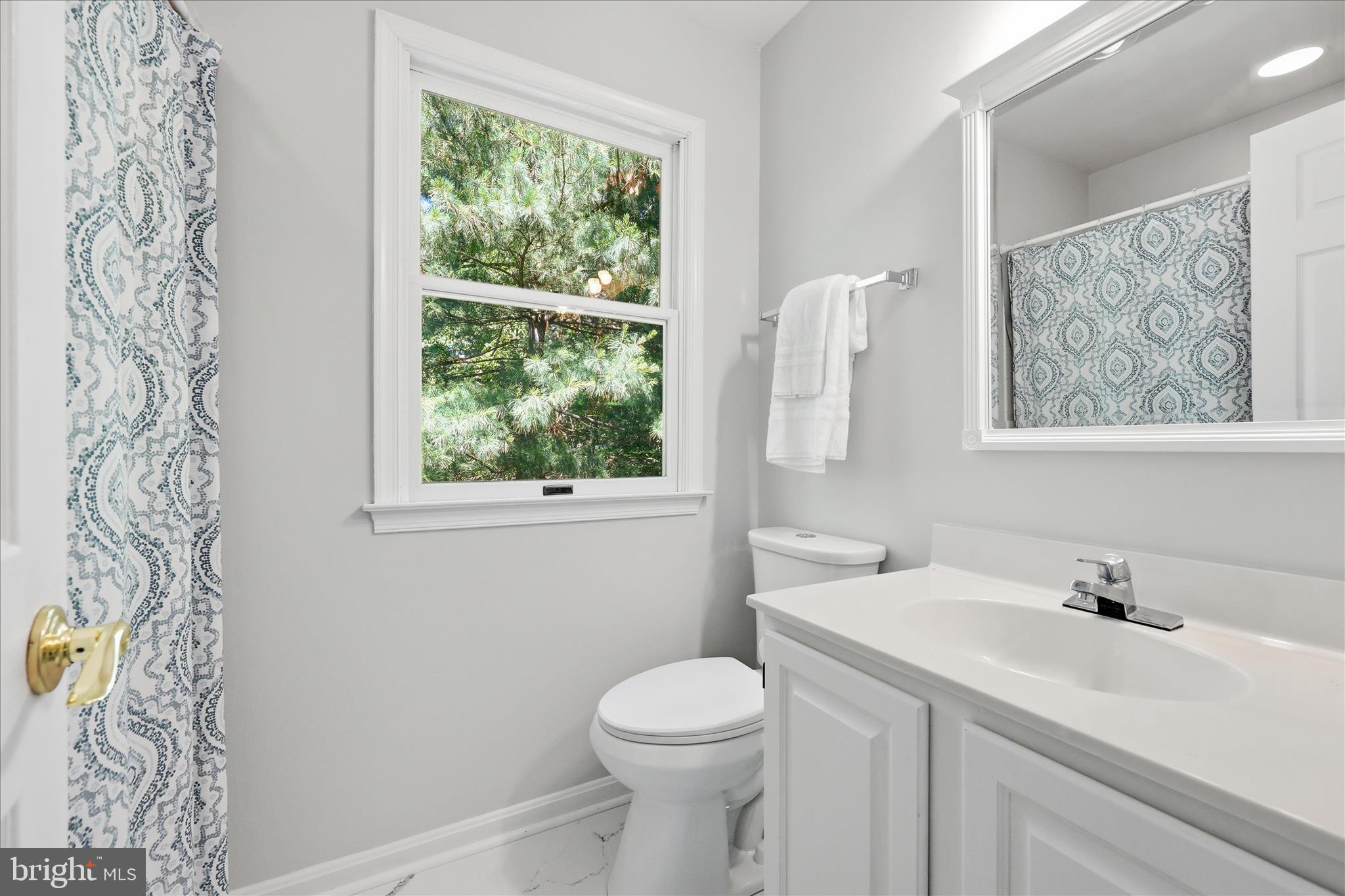 7219 Wilson Road Mount Airy, MD 21771 - Photo 37 of 50 Hall Bath