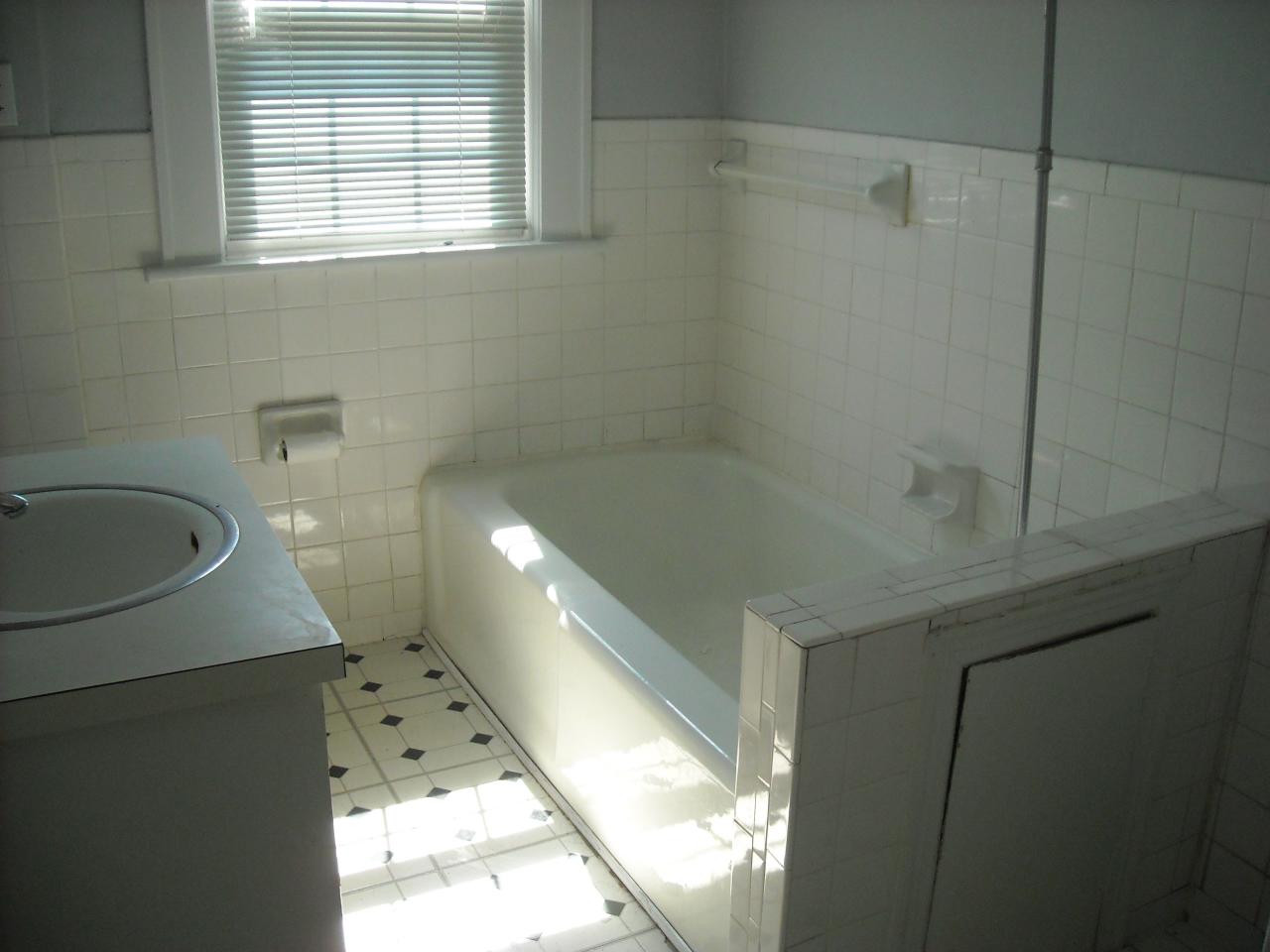 1818 Warrington Road Southwest Roanoke, VA 24015 - Photo 11 of 17 bathroom