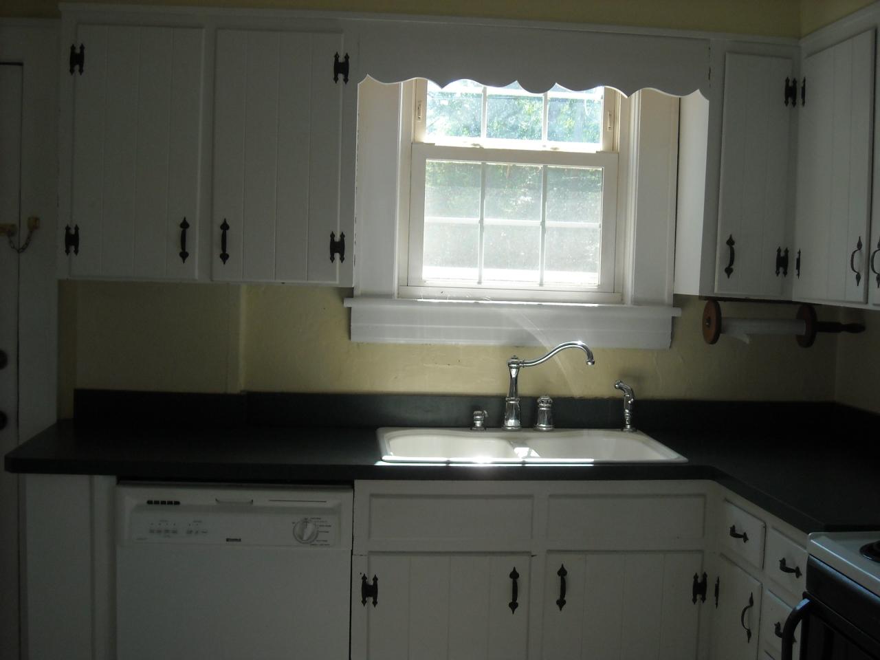 1818 Warrington Road Southwest Roanoke, VA 24015 - Photo 7 of 17 kitchen