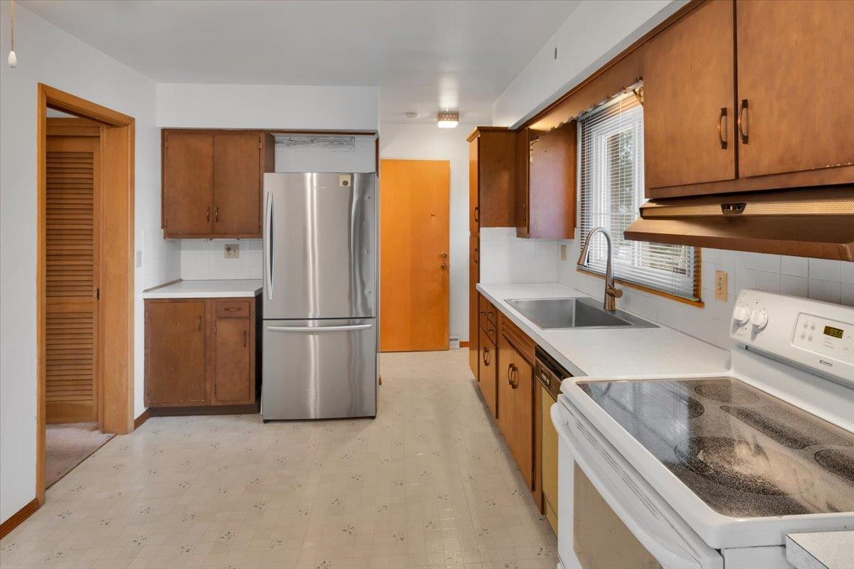 1636 Whitney Boulevard Belvidere, IL 61008 - Photo 12 of 36