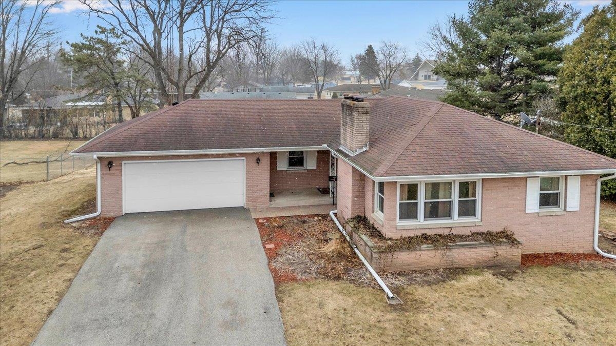 1636 Whitney Boulevard Belvidere, IL 61008 - Photo 5 of 36 a house that has a tree in front of it