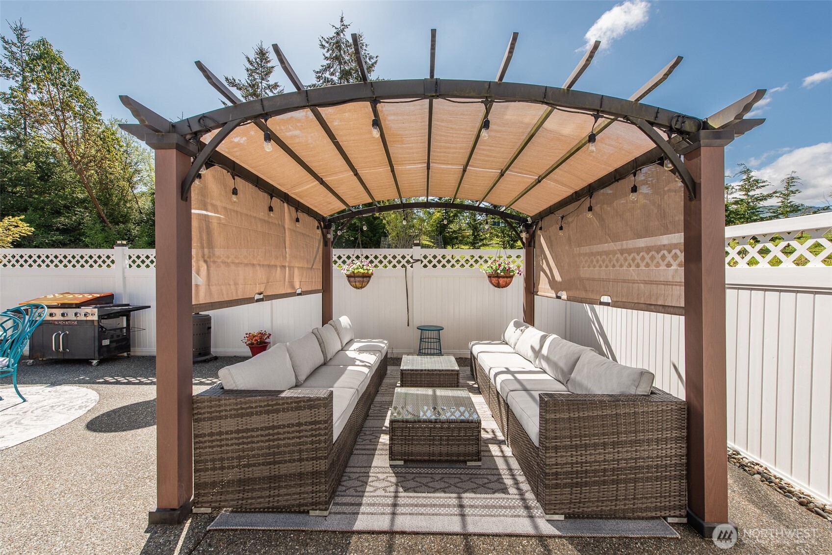 192 Michael Earl Way Sequim, WA 98382 - Photo 34 of 40 a balcony with furniture and a potted plant