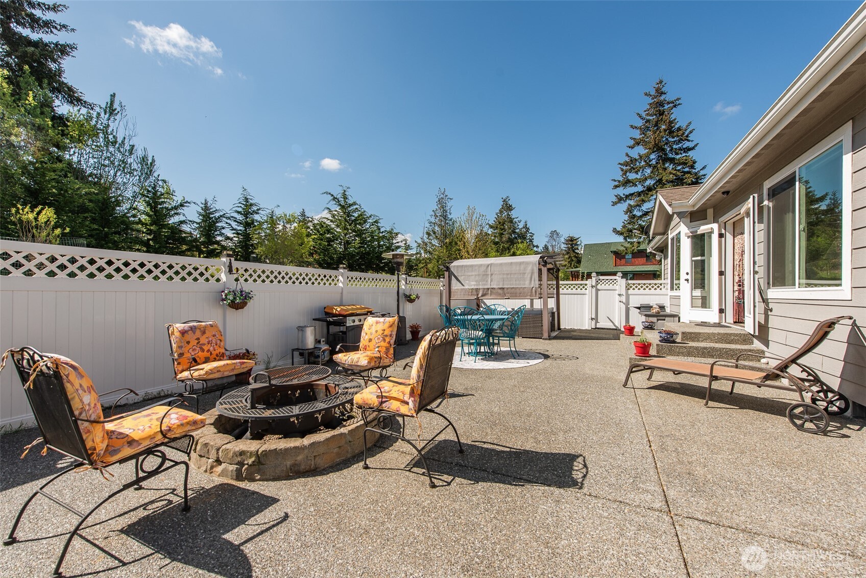 192 Michael Earl Way Sequim, WA 98382 - Photo 36 of 40 a view of a patio with a table and chairs