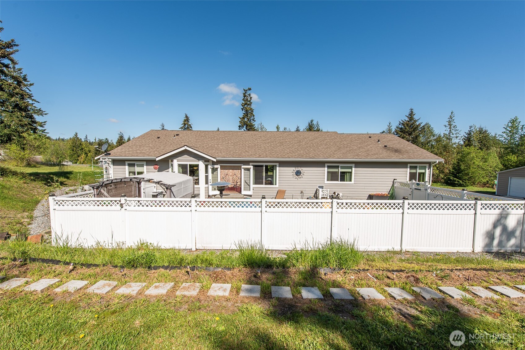 192 Michael Earl Way Sequim, WA 98382 - Photo 38 of 40 a house with river in front of it