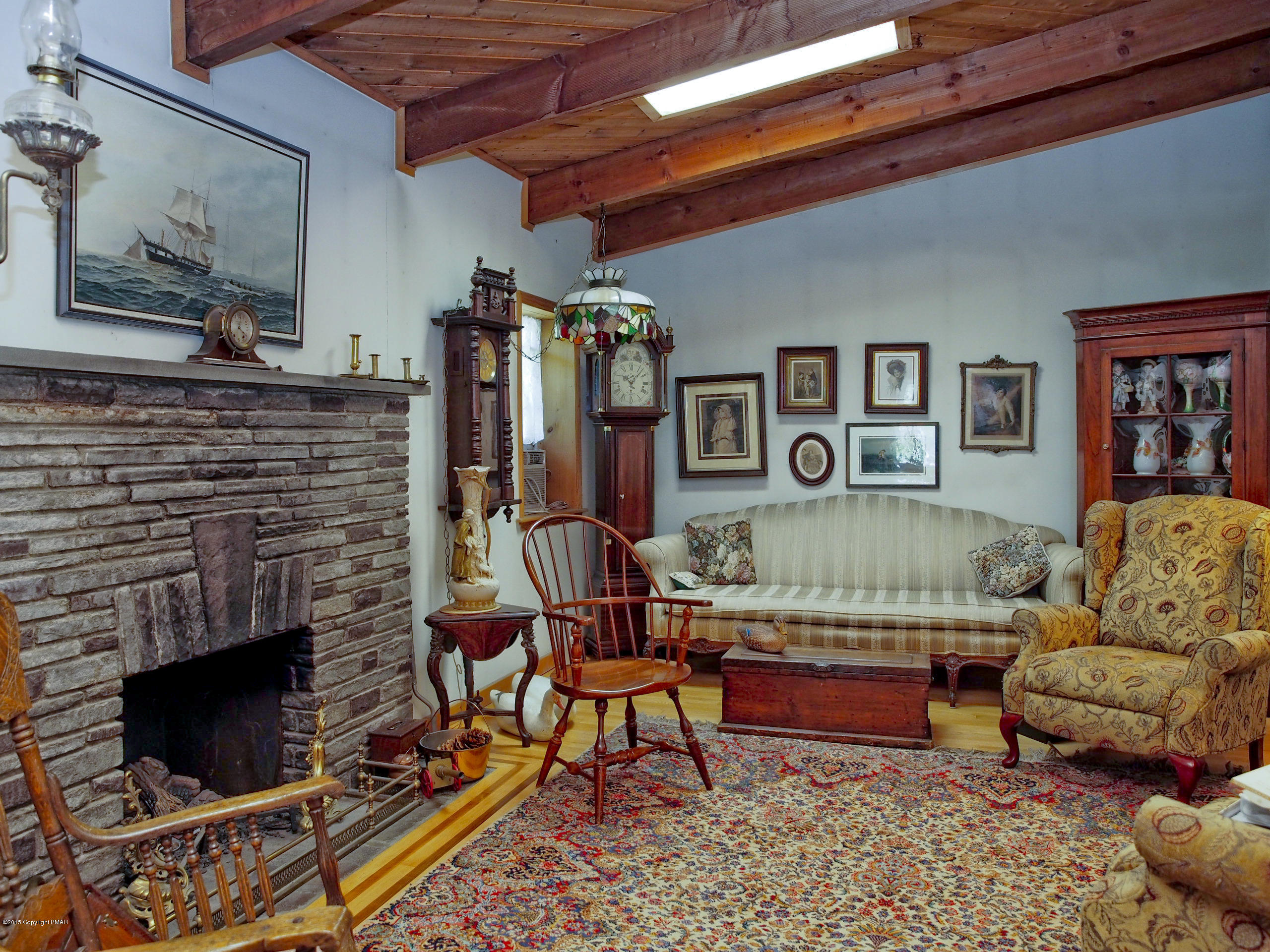 Living Room (2)