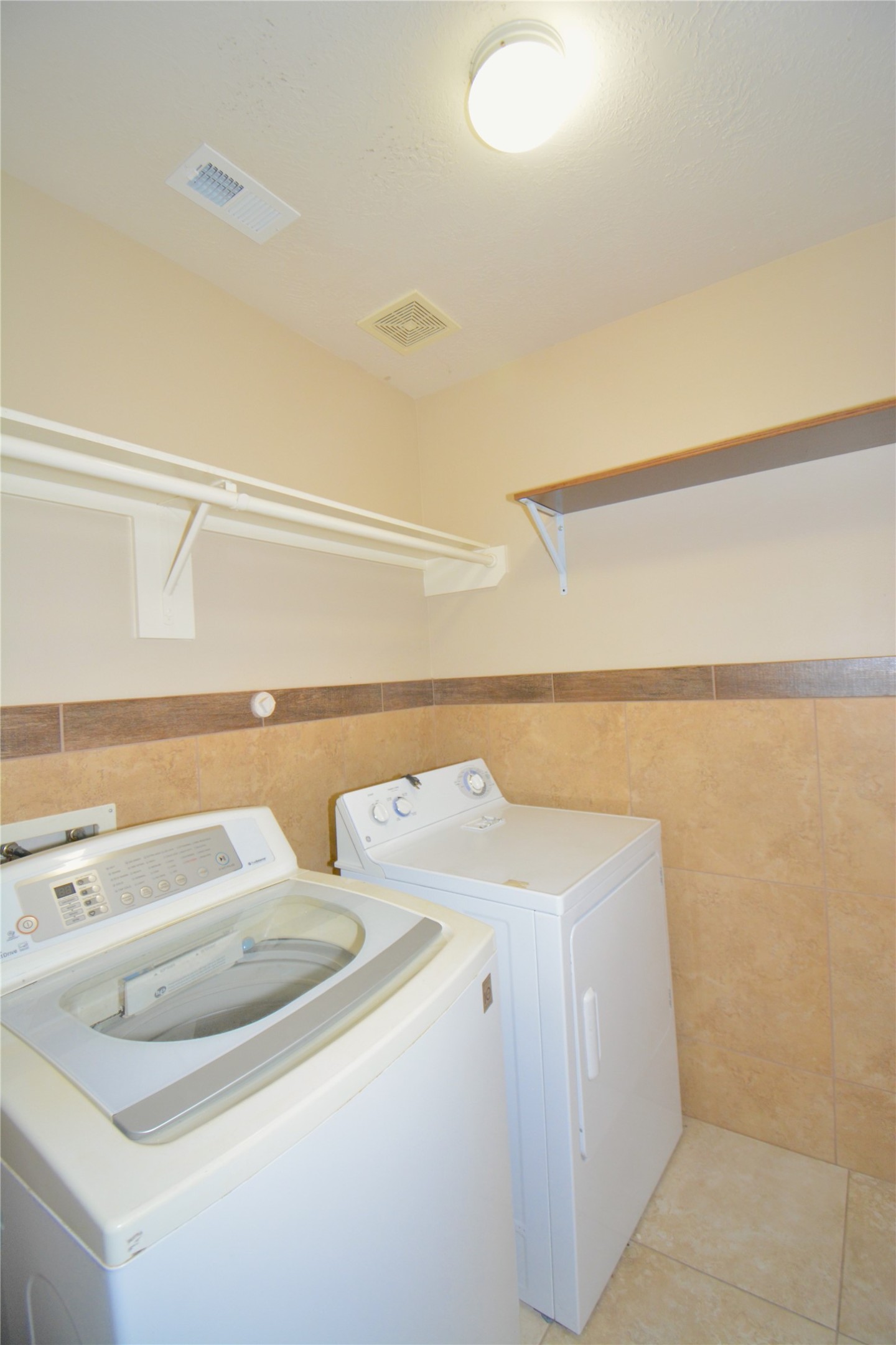5135 Rustling Branch Lane Katy, TX 77449 - Photo 13 of 16 Laundry room