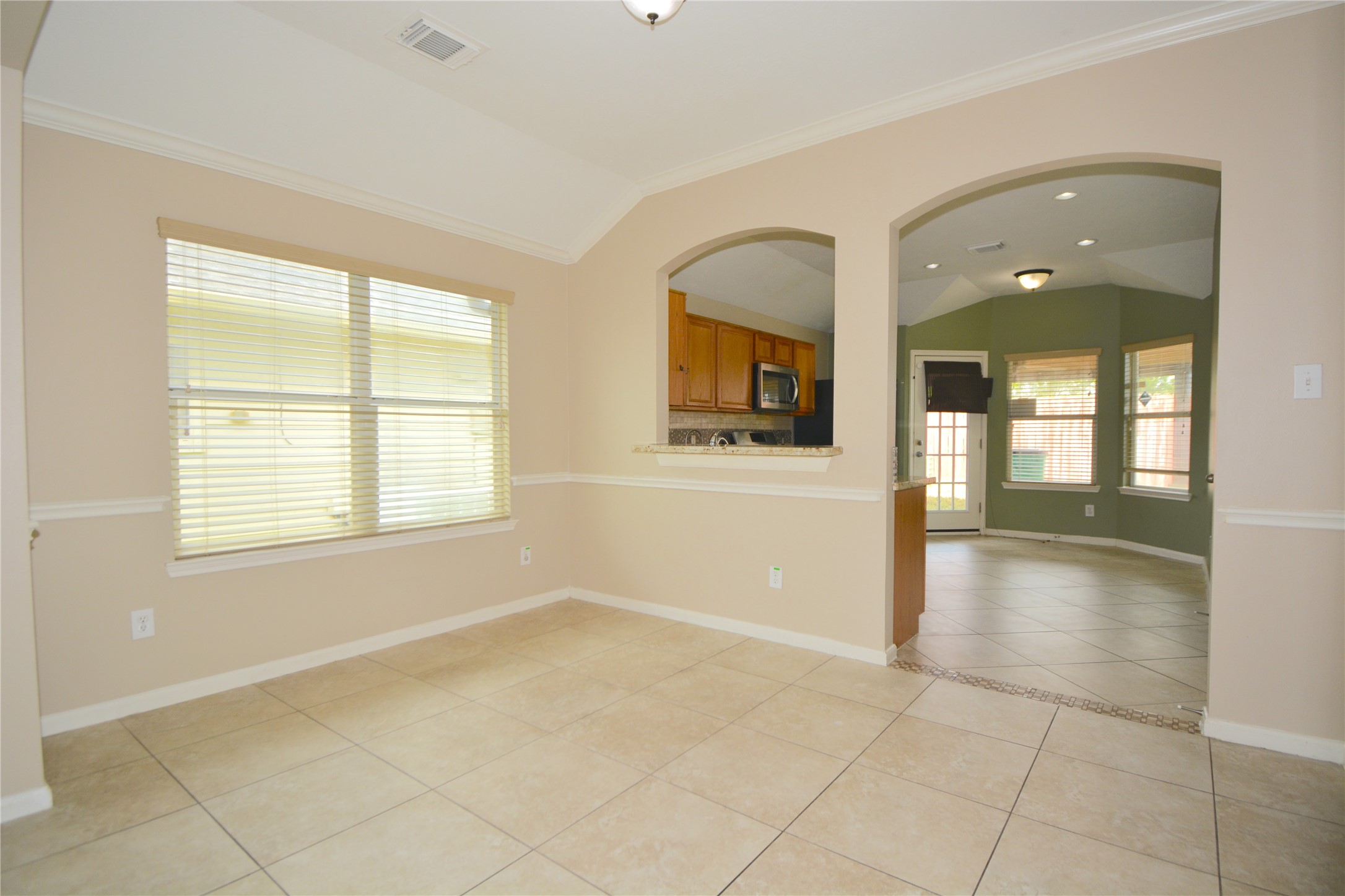 5135 Rustling Branch Lane Katy, TX 77449 - Photo 3 of 16 Dining area