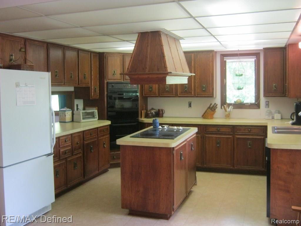 395 South Rochester Road Oakland, MI 48363 - Photo 7 of 23 Kitchen 7 (1024x768).jpg