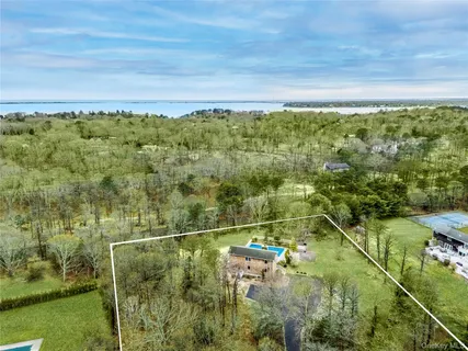 $1,625,000 | 280 Shinnecock Hills Road, Southampton, NY 11968