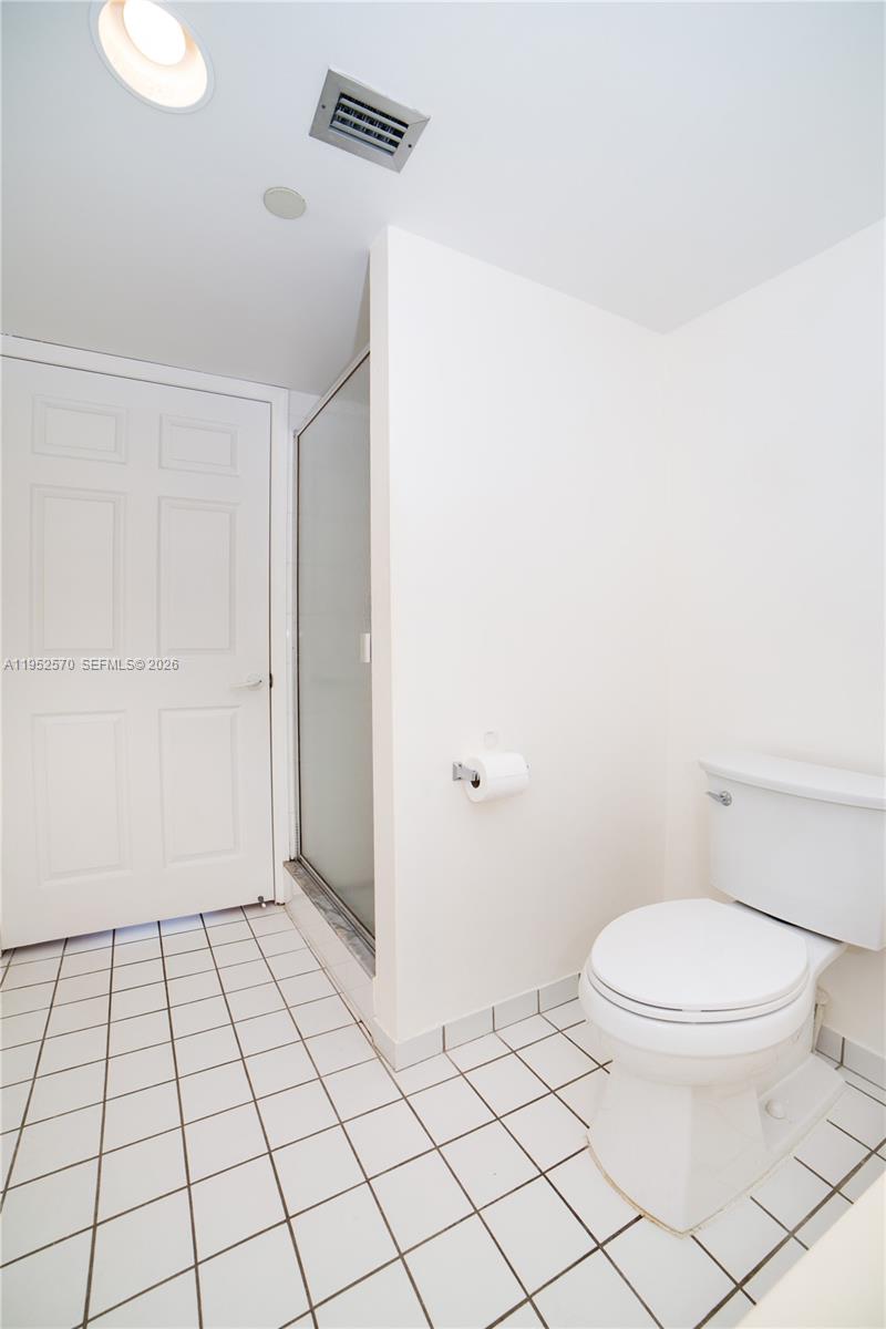 18000 North Bay Road, Unit 404 Sunny Isles Beach, FL 33160 - Photo 21 of 40