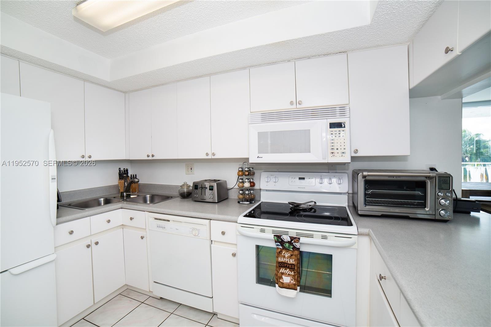 18000 North Bay Road, Unit 404 Sunny Isles Beach, FL 33160 - Photo 23 of 40