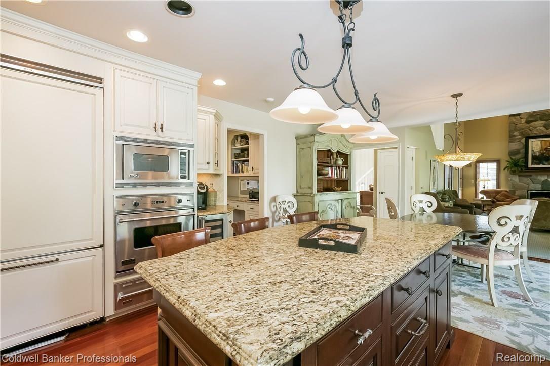 1209 Cobridge Court Rochester, MI 48306 - Photo 16 of 49 009-Kitchen-2624943-large.jpg