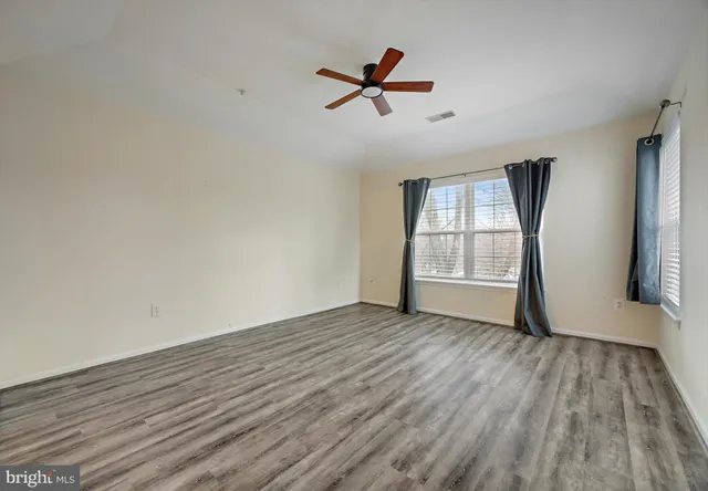 $375,000 | 5839 Wyndham Circle, Unit 305, Columbia, MD 21044