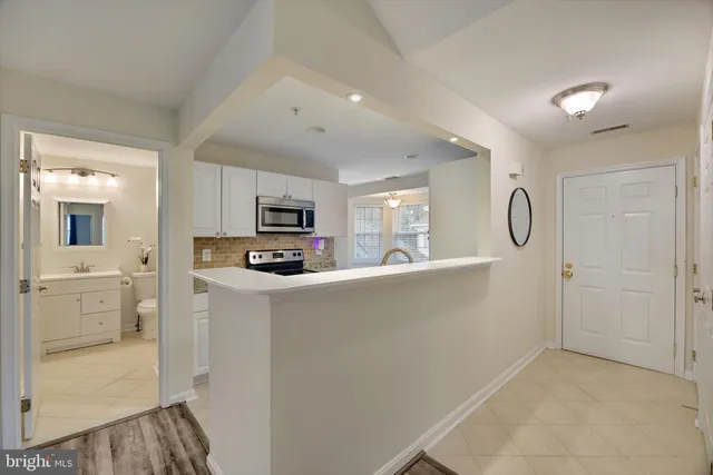 $375,000 | 5839 Wyndham Circle, Unit 305, Columbia, MD 21044