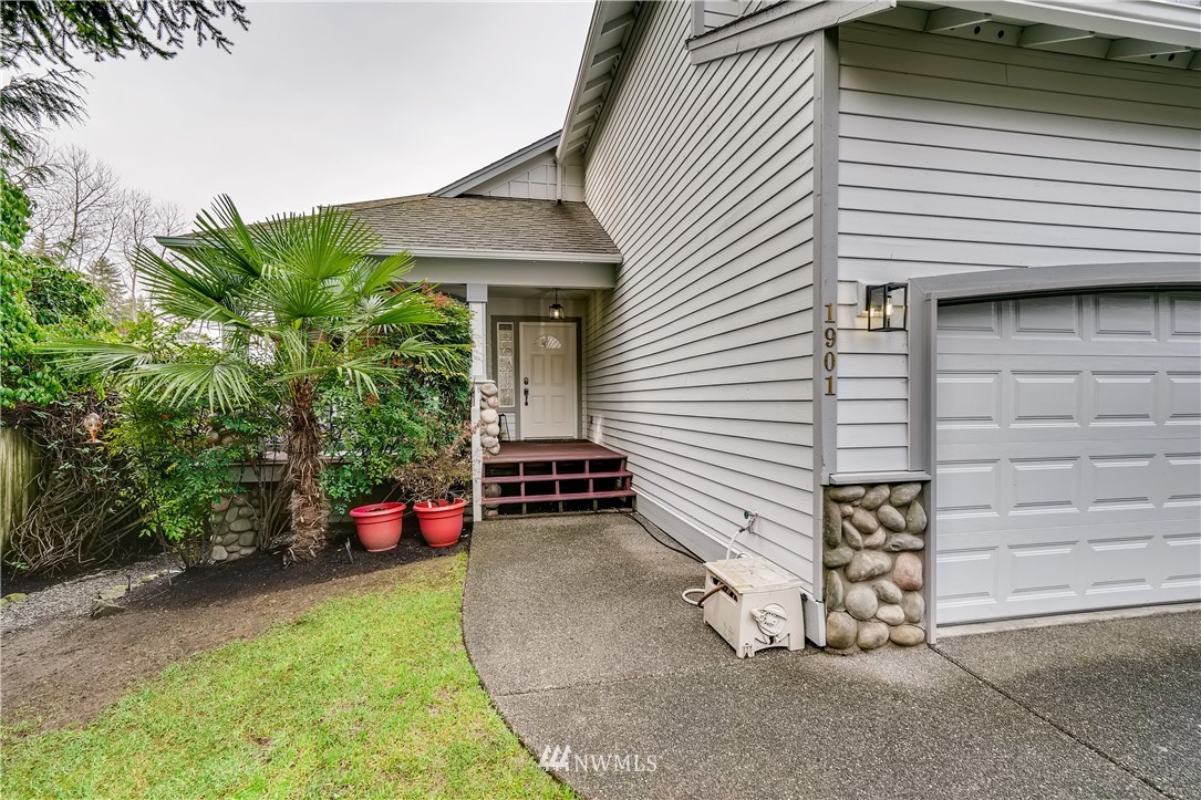 1901 Kirkland Place Northeast Renton, WA 98056 - Photo 2 of 26 Gallery Image 2