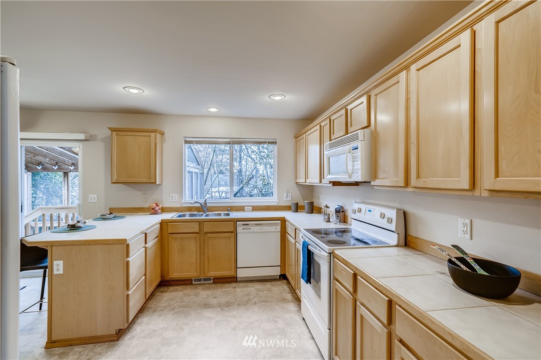 1901 Kirkland Place Northeast Renton, WA 98056 - Photo 8 of 26 Gallery Image 8