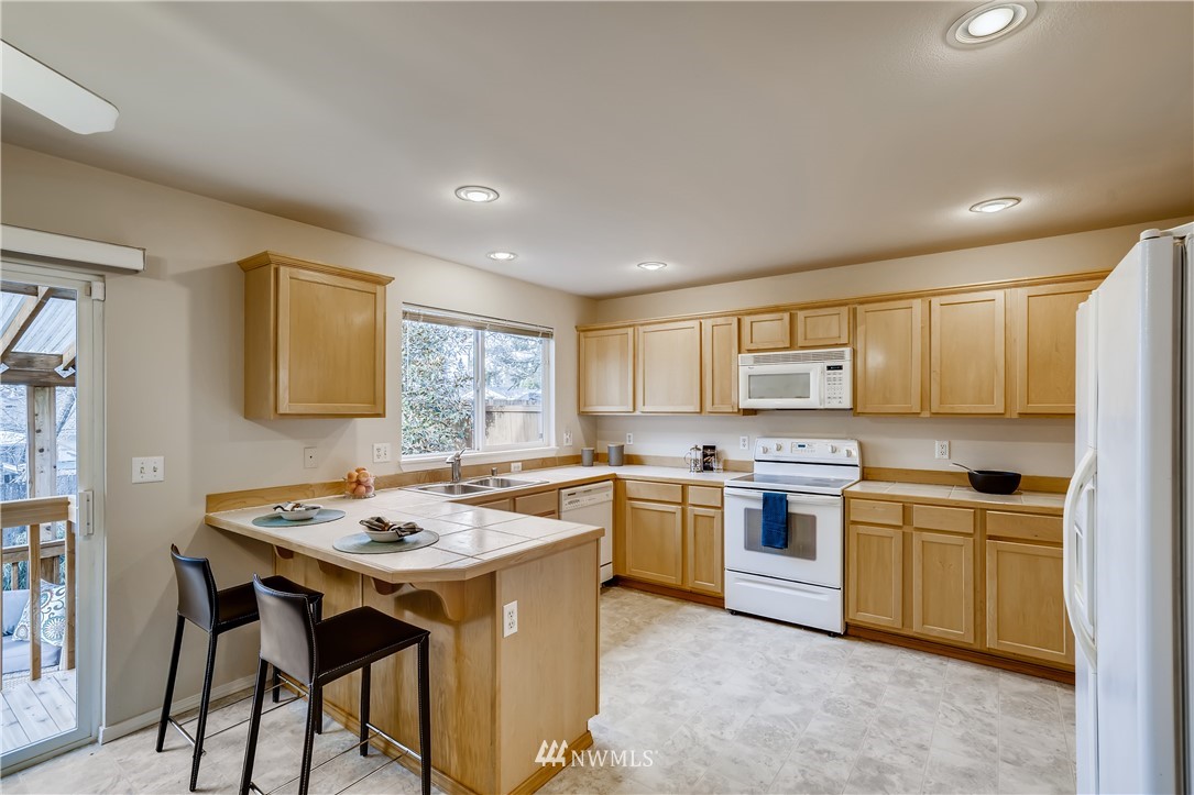 1901 Kirkland Place Northeast Renton, WA 98056 - Photo 9 of 26 Gallery Image 9
