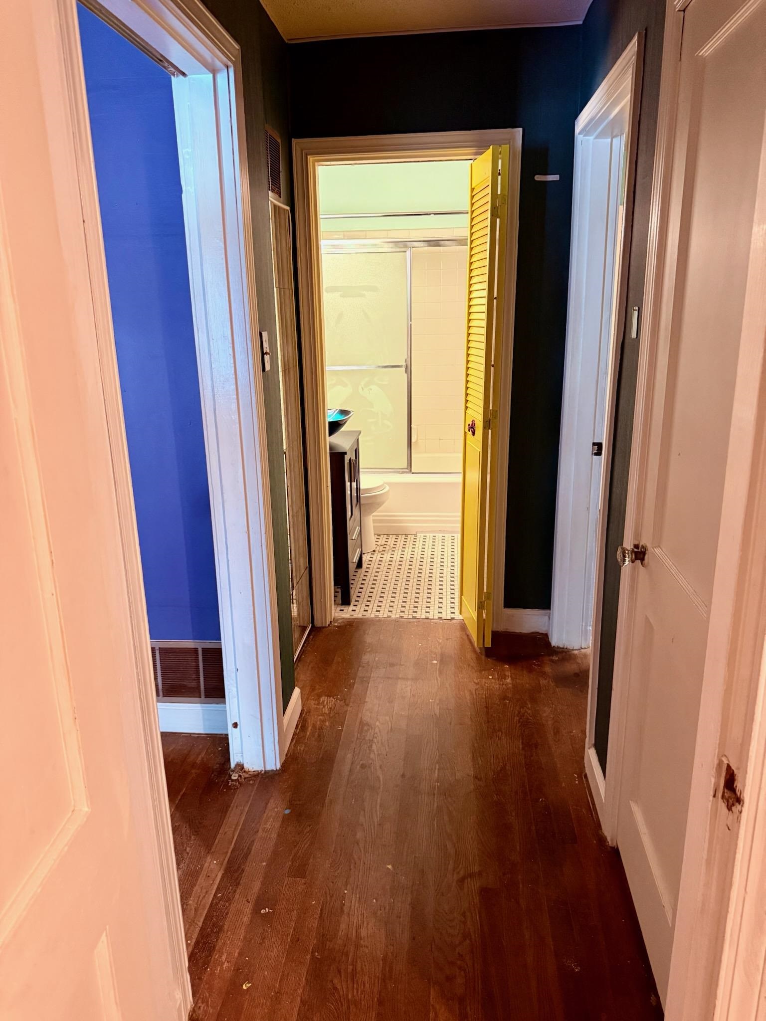 458 Gerald Road Memphis, TN 38122 - Photo 11 of 34 a view of a hallway with wooden floor and a window