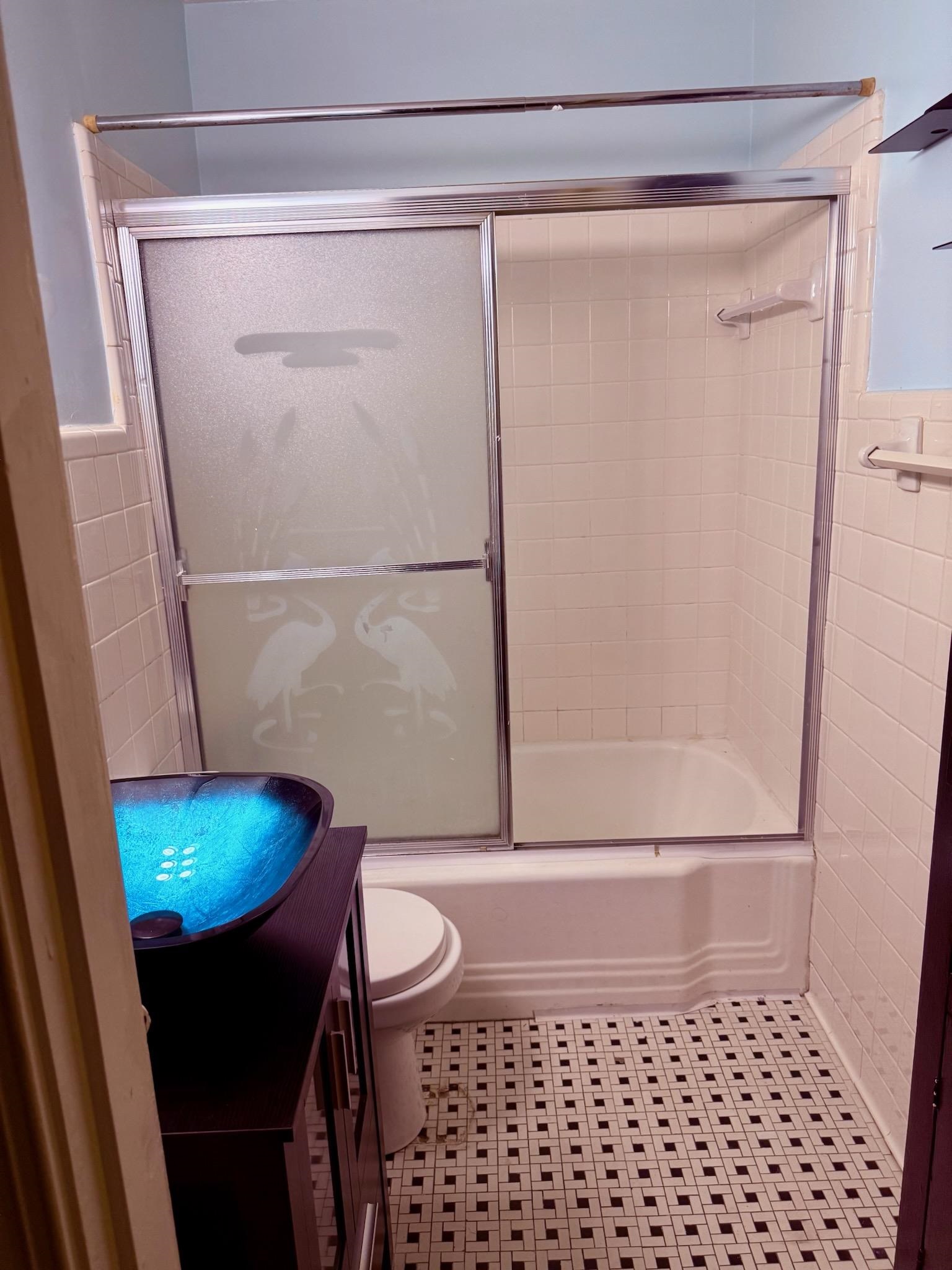 458 Gerald Road Memphis, TN 38122 - Photo 15 of 34 a bathroom with a shower toilet and sink