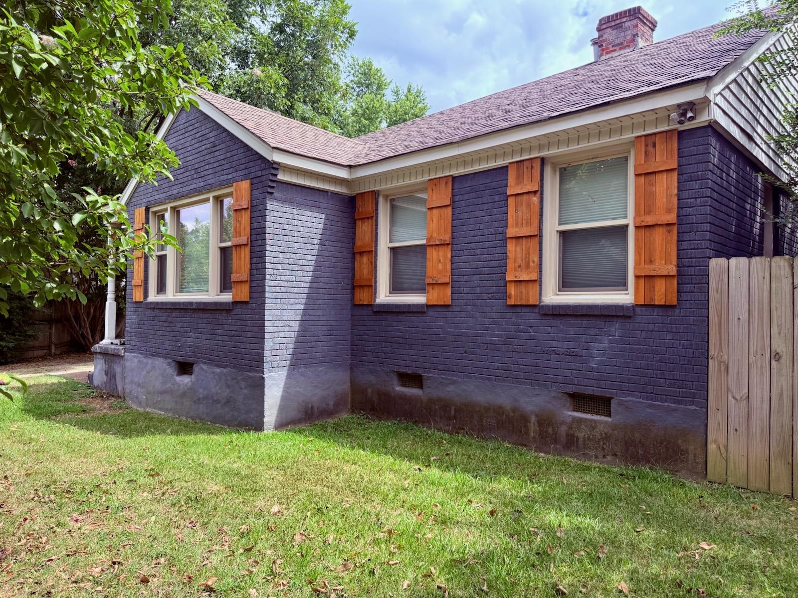 458 Gerald Road Memphis, TN 38122 - Photo 2 of 34 a front view of a house with a garden