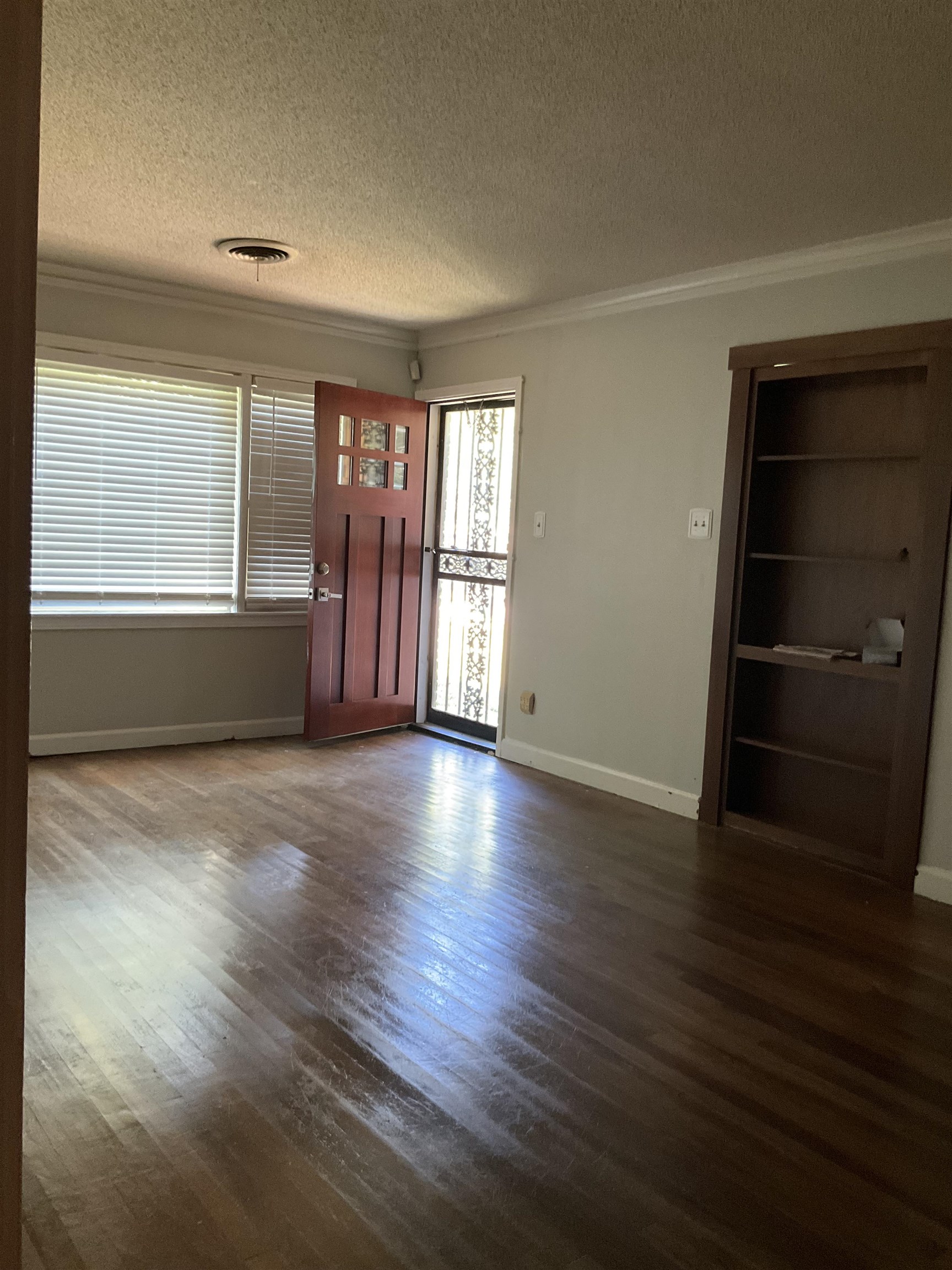 458 Gerald Road Memphis, TN 38122 - Photo 25 of 34 an empty room with wooden floor and windows