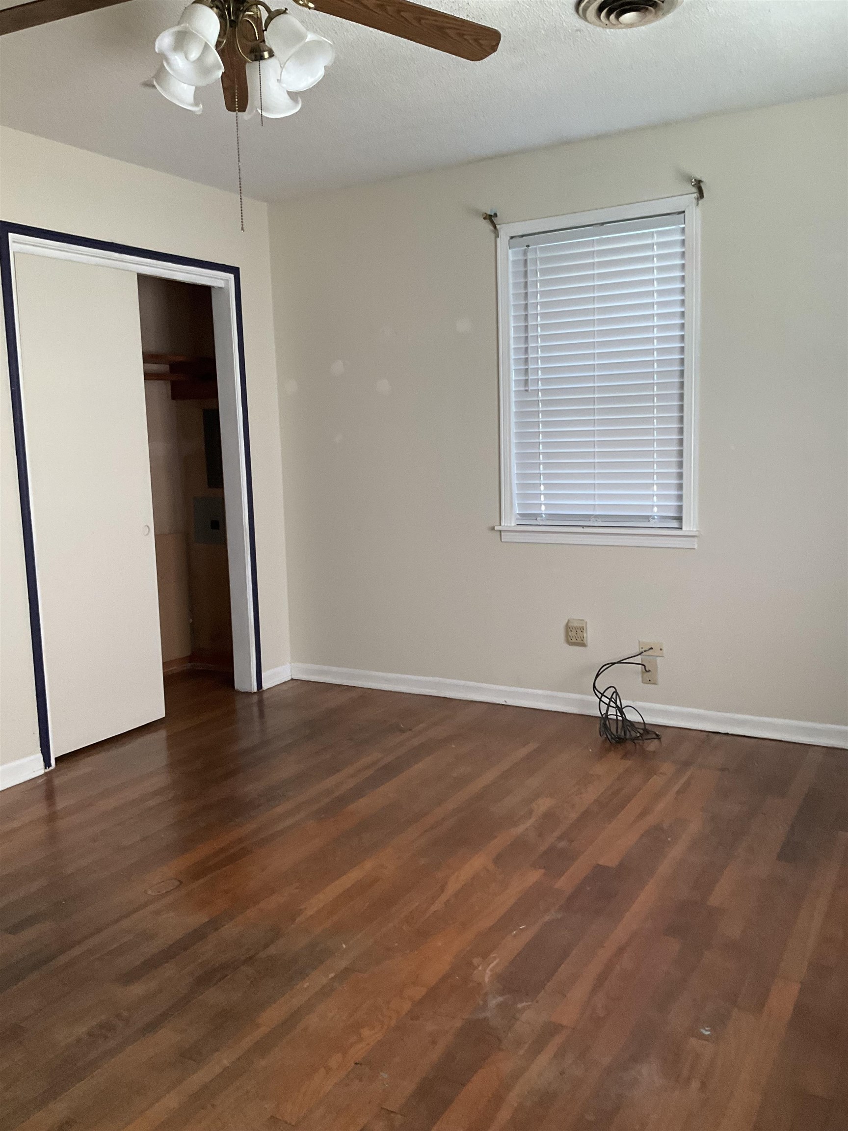 458 Gerald Road Memphis, TN 38122 - Photo 28 of 34 an empty room with wooden floor and chandelier fan