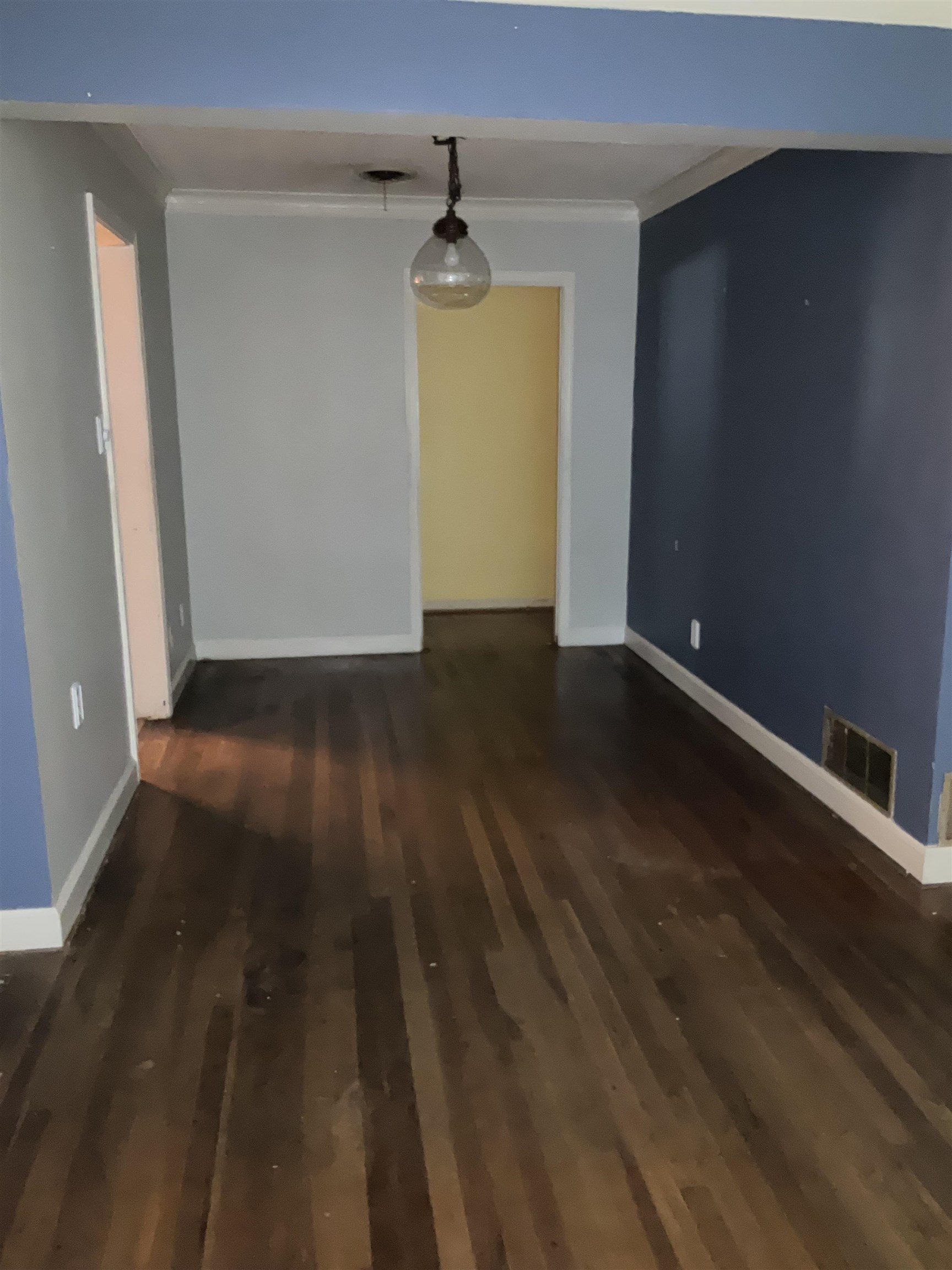 458 Gerald Road Memphis, TN 38122 - Photo 29 of 34 a view of an empty room with wooden floor and a window