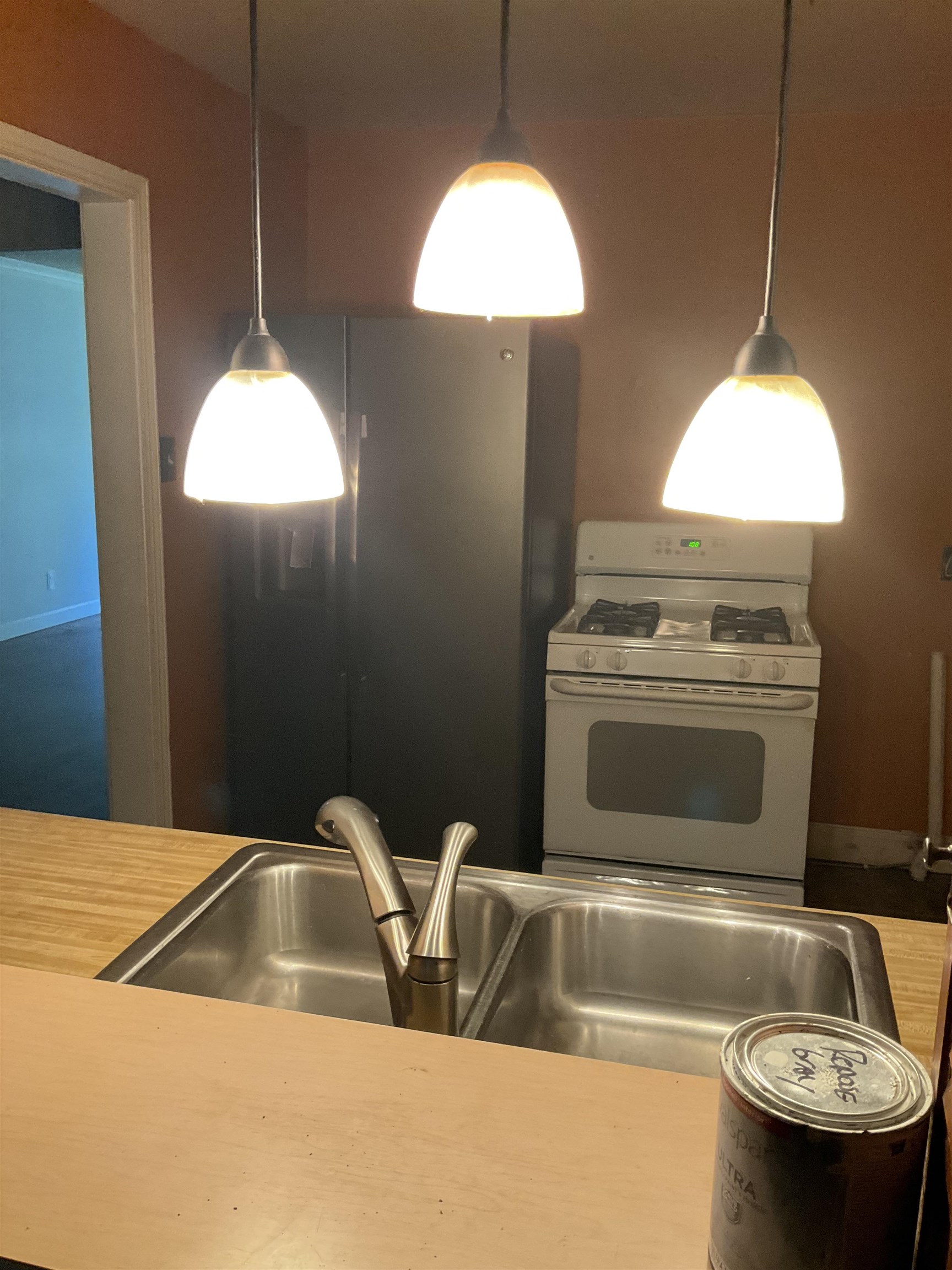 458 Gerald Road Memphis, TN 38122 - Photo 34 of 34 a kitchen with a stove and a white sink