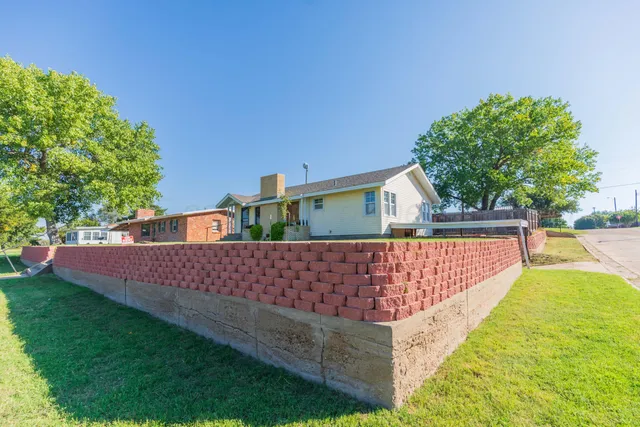 a view of room with windows and hallway