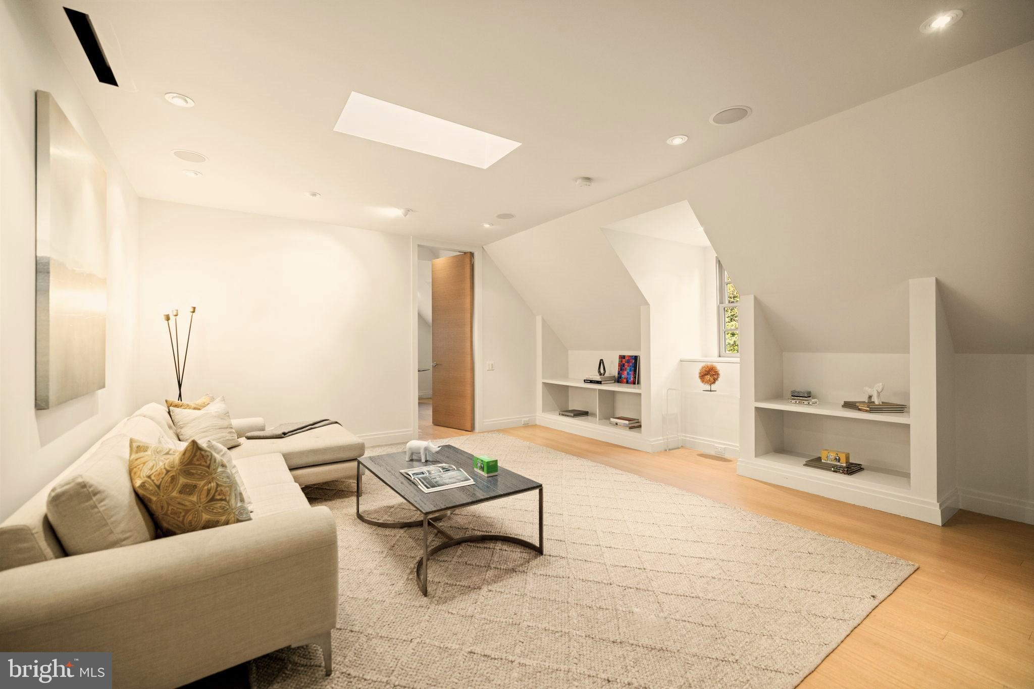 2438 Belmont Road Northwest Washington, DC 20008 - Photo 33 of 50 Upper level Den