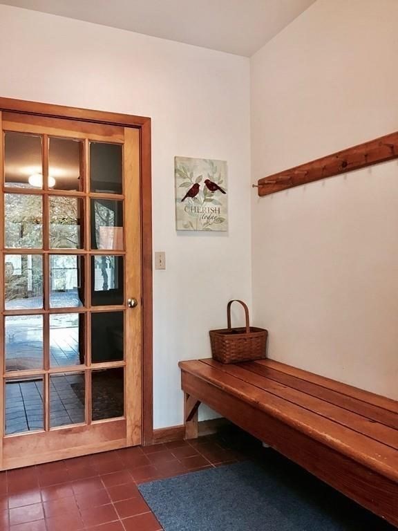 15 Number 6 Road Leverett, MA 01054 - Photo 4 of 40 a small space with window