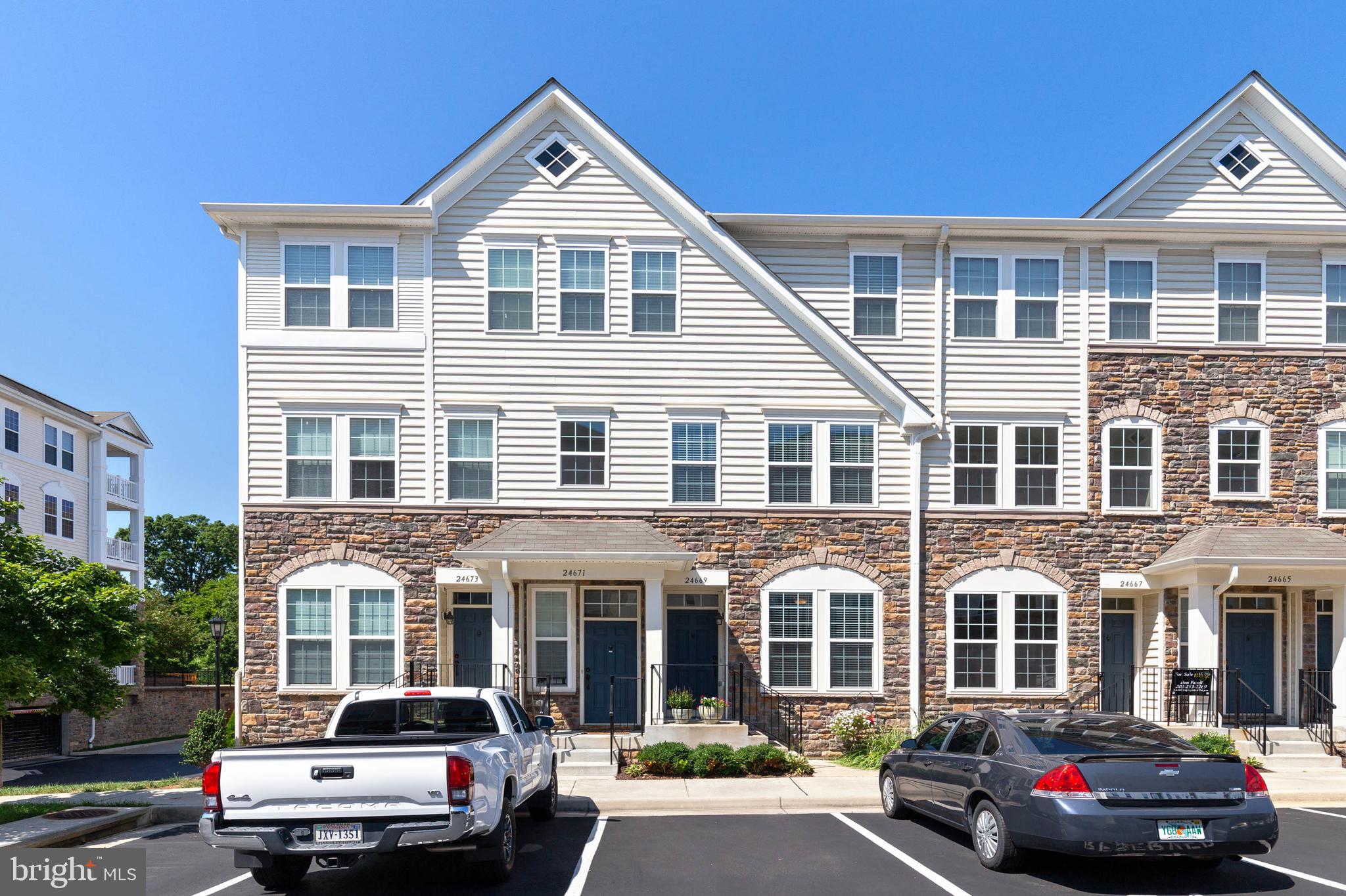 24669 Byrne Meadow Square Aldie, VA 20105 - Photo 3 of 38