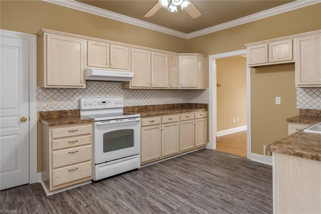 7528 Strawberry Road Summerfield, NC 27358 - Photo 14 of 43 Gallery Image 14