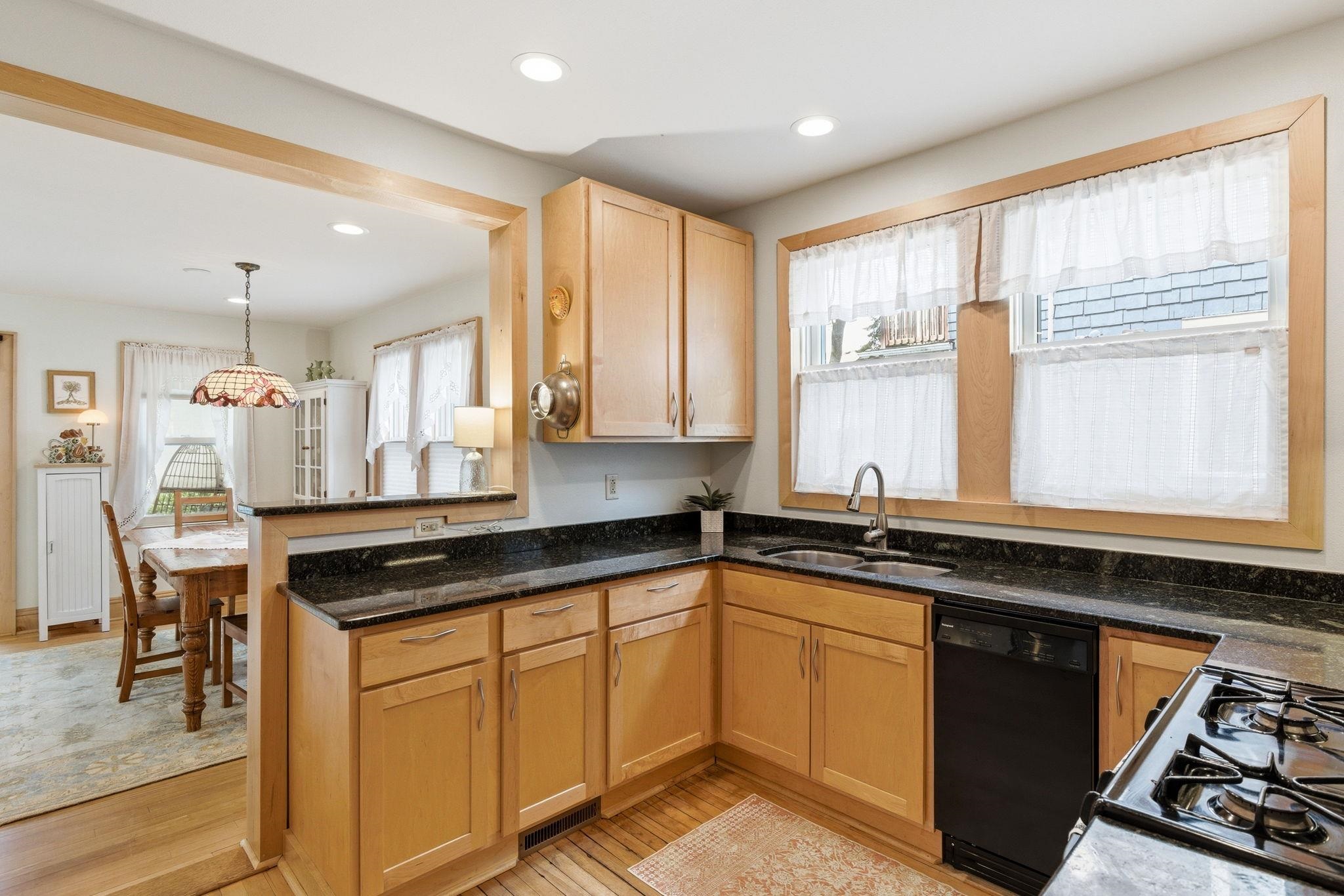 826 Woodrow Street Madison, WI 53711 - Photo 12 of 55