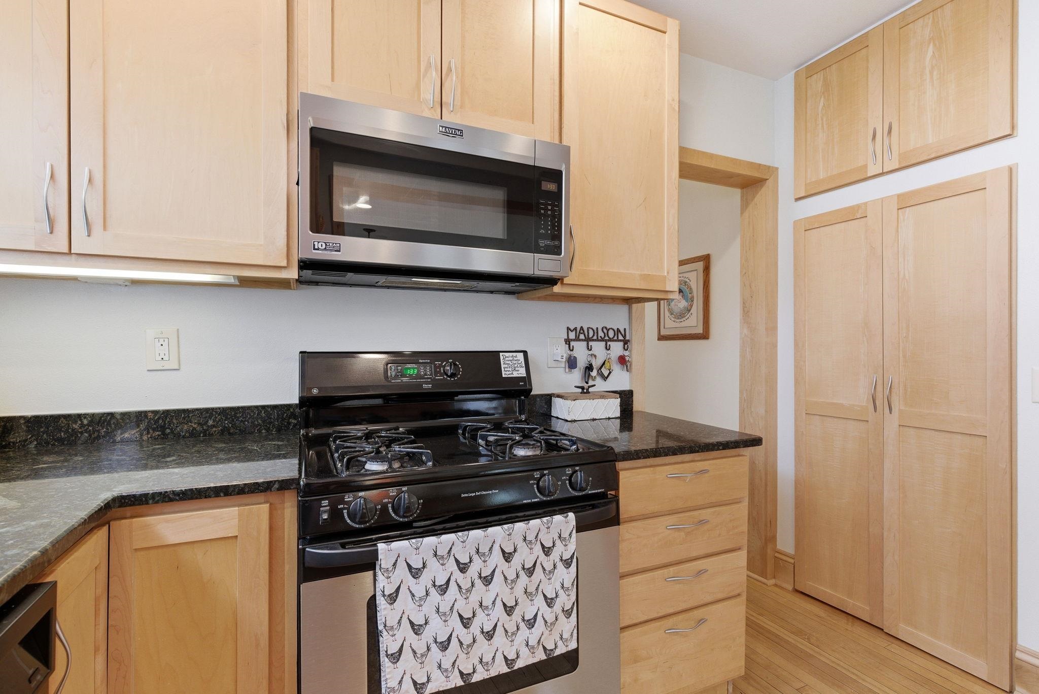 826 Woodrow Street Madison, WI 53711 - Photo 13 of 55