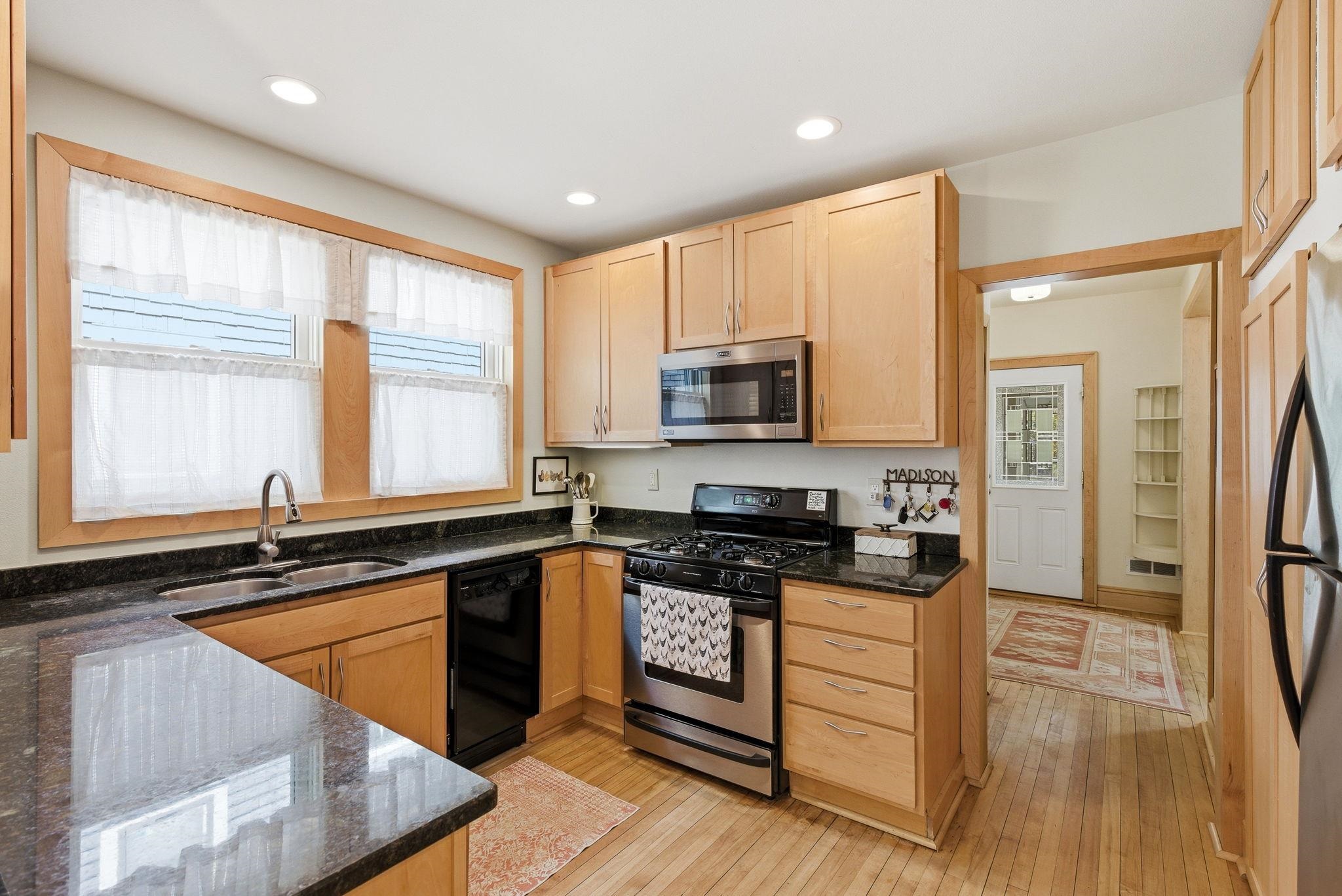 826 Woodrow Street Madison, WI 53711 - Photo 14 of 55