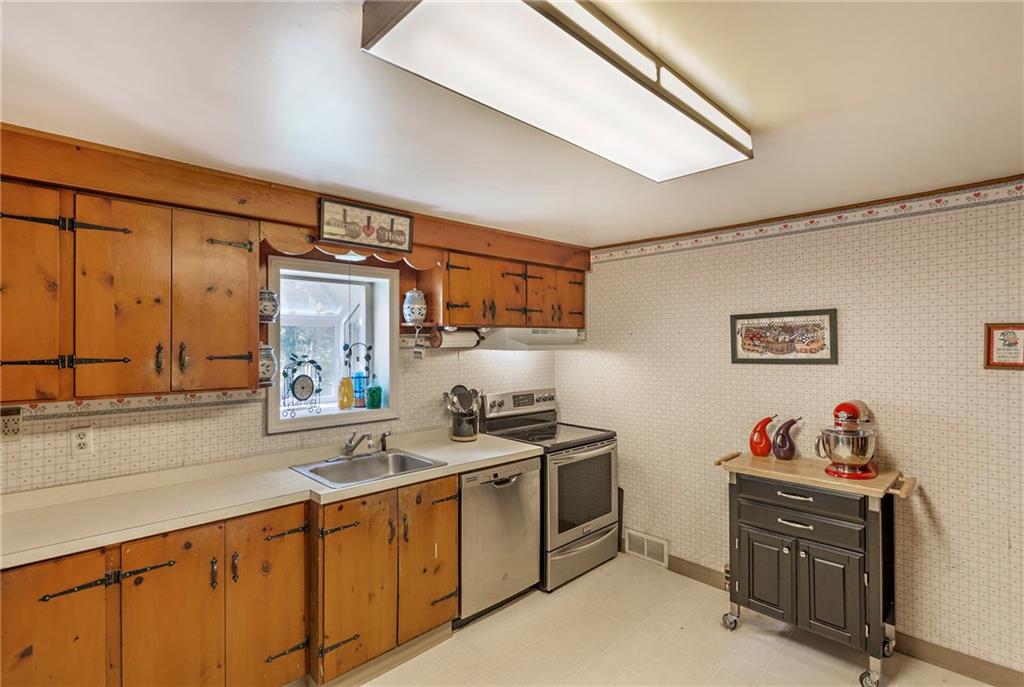 3846 Dickey Road Gibsonia, PA 15044 - Photo 4 of 25 Gallery Image 4