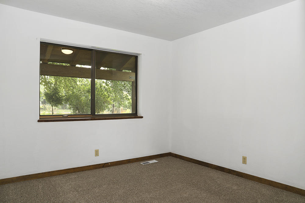 5340 Jerome Prairie Road Grants Pass, OR 97527 - Photo 14 of 26 C0445972-ED0A-4D4C-BFBF-8E64FF83D7B6
