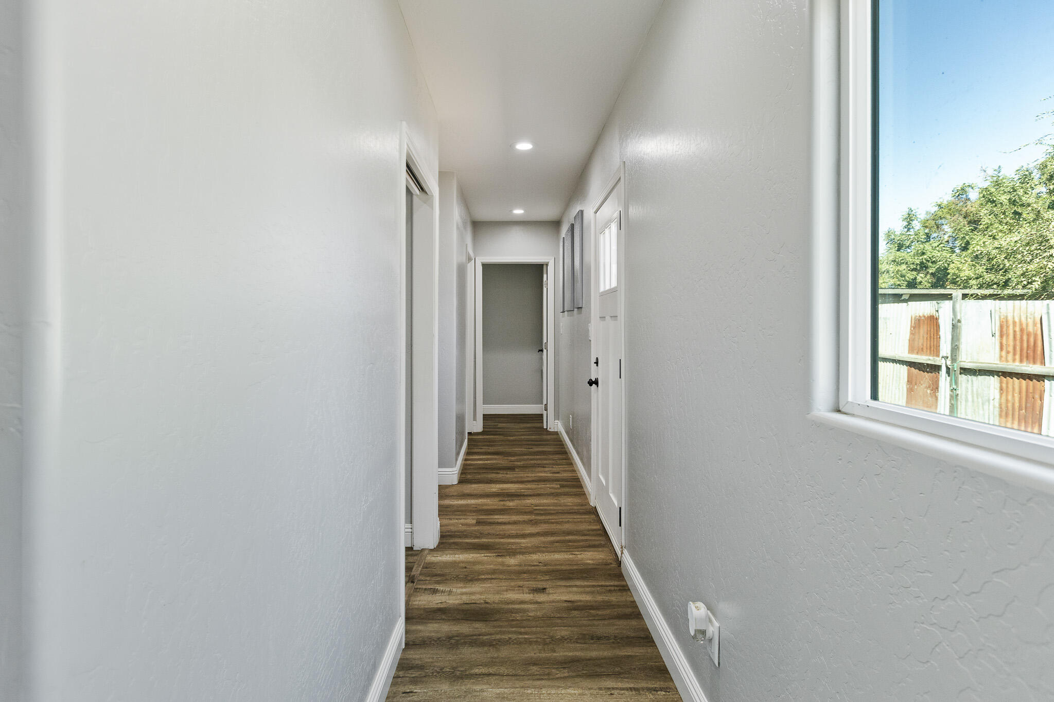 25769 Hypericum Road Visalia, CA 93292 - Photo 63 of 83 63 Hallway