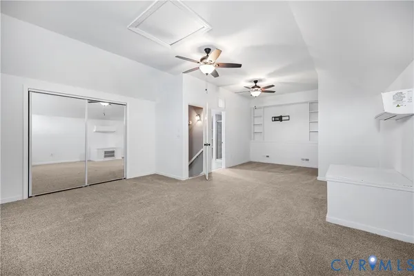 an empty room with fan and a ceiling fan