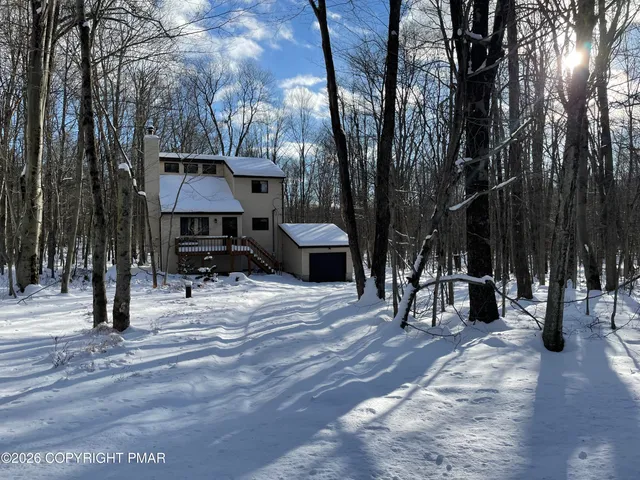 $420,000 | 19 Livingston Lane, Gouldsboro, PA 18424