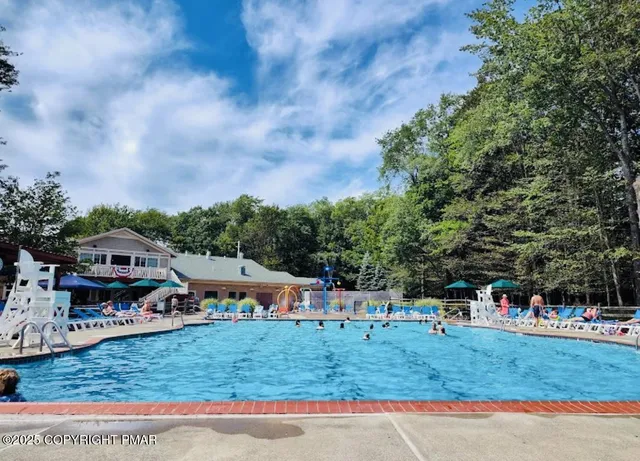 $420,000 | 19 Livingston Lane, Gouldsboro, PA 18424