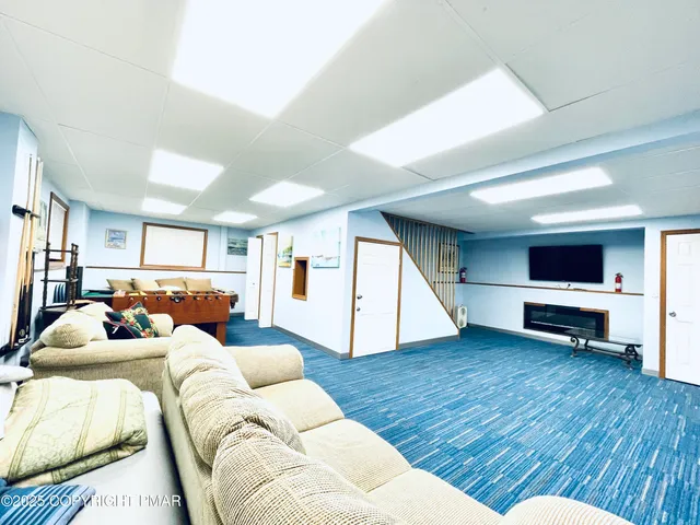 $420,000 | 19 Livingston Lane, Gouldsboro, PA 18424
