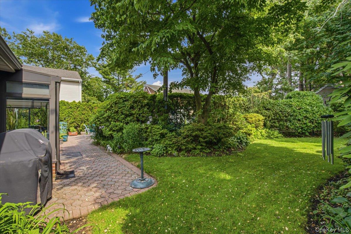 24 Overlook Road Great Neck, NY 11020 - Photo 10 of 29