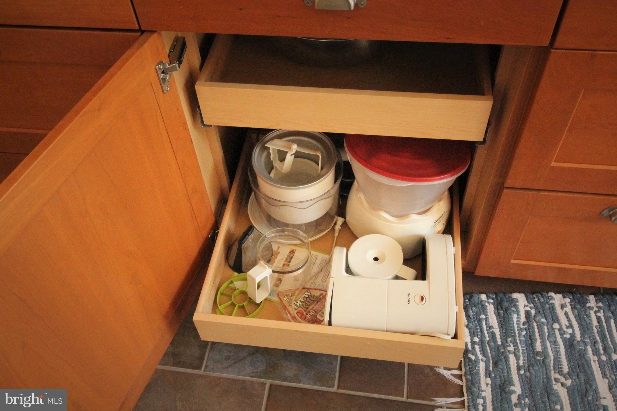 11173 Oakview Road Delaplane, VA 20144 - Photo 21 of 60 Completely upgraded cabinets, ideal storage