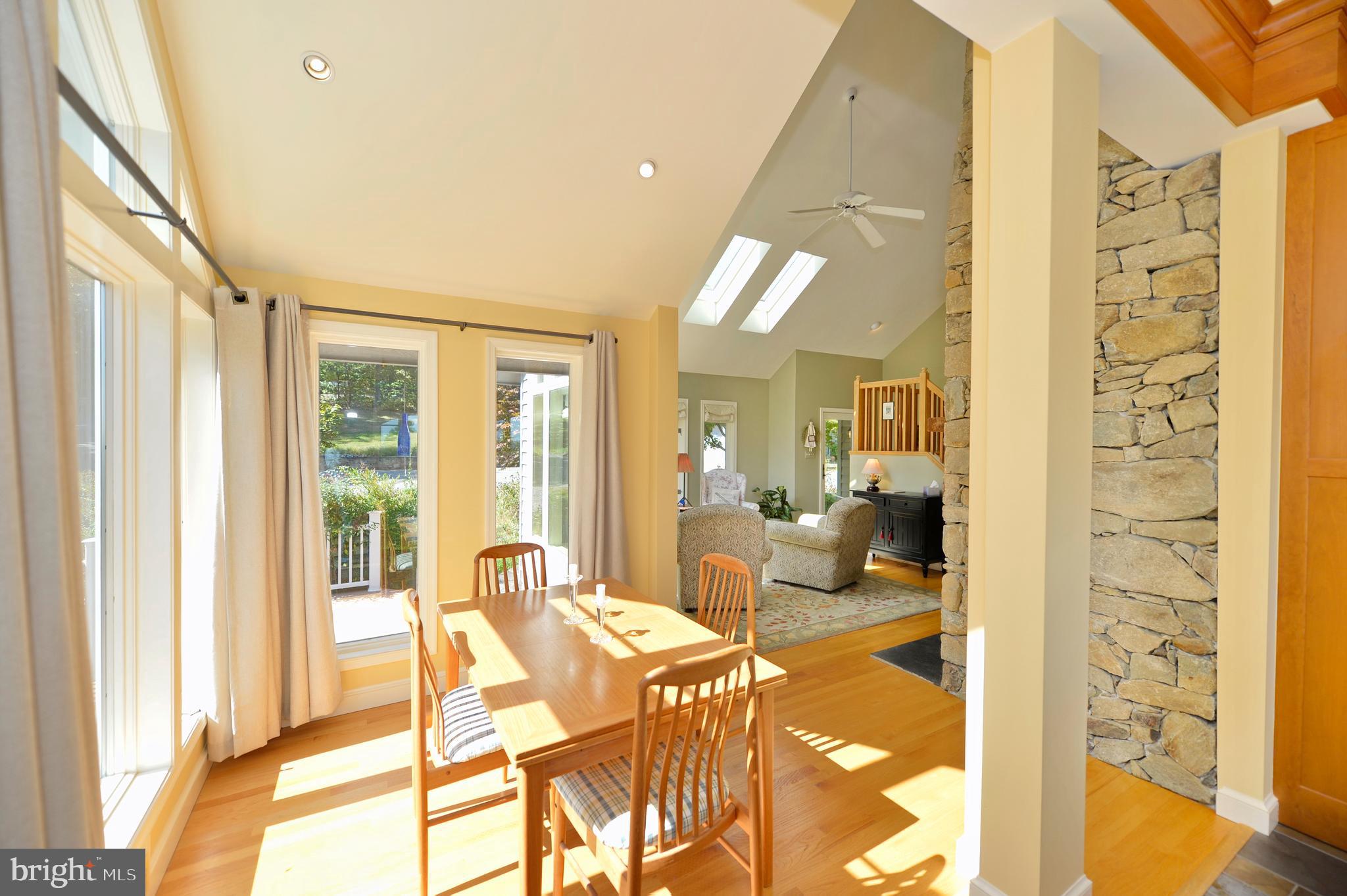 11173 Oakview Road Delaplane, VA 20144 - Photo 22 of 60 Sunny breakfast area off kitchen