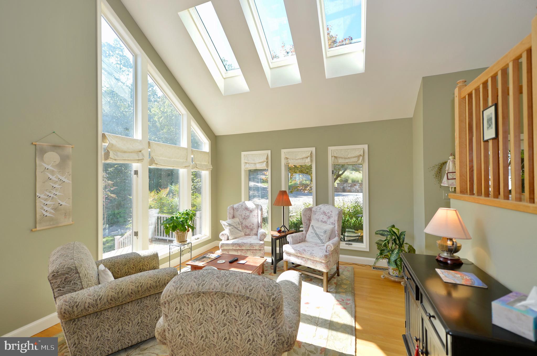 11173 Oakview Road Delaplane, VA 20144 - Photo 23 of 60 Light and bright family room w/ wood floors