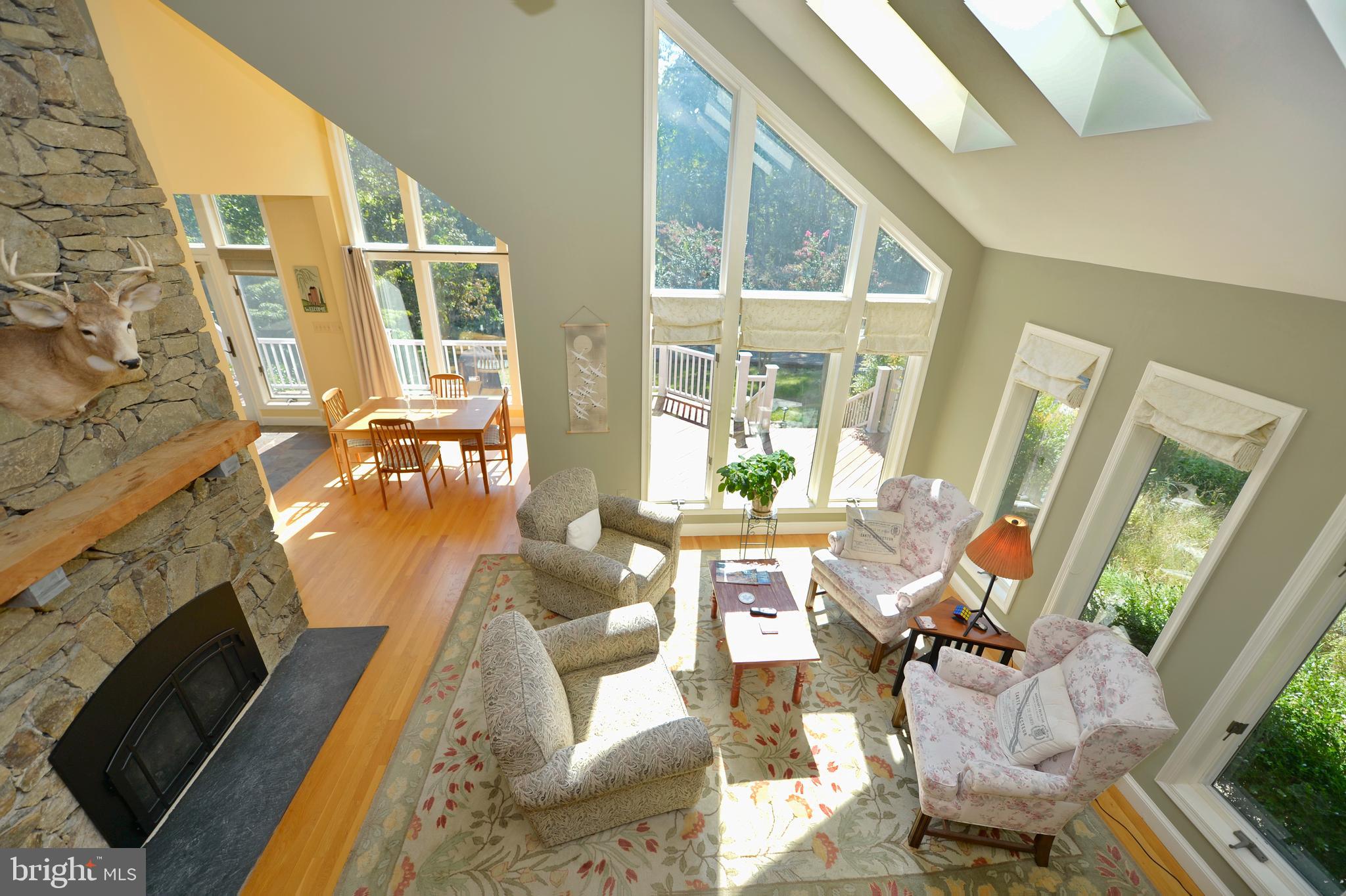 11173 Oakview Road Delaplane, VA 20144 - Photo 27 of 60 Family room view from stairs with Roman Shades